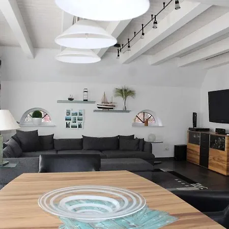 With 3 Bedrooms Дом отдыха Гретзиль